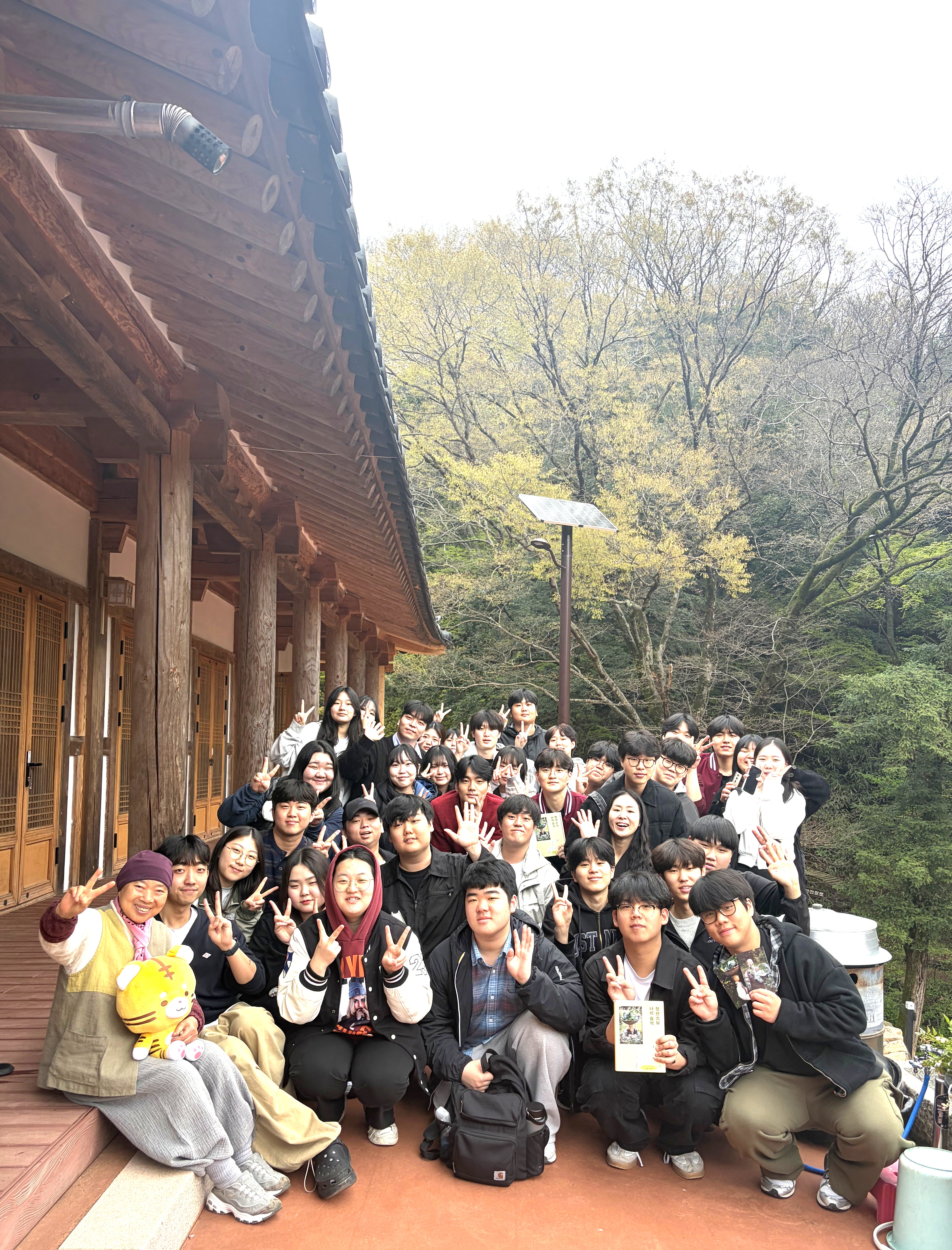 사진1. 정관스님과 배재대 외식조리학과 학생들