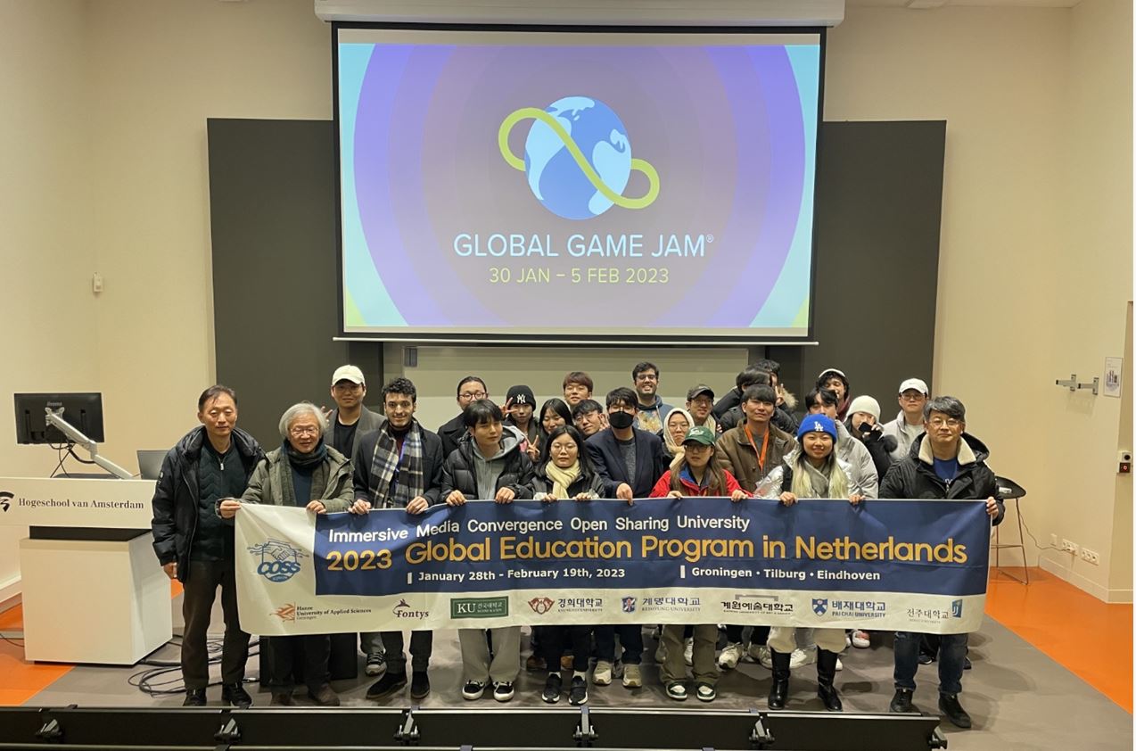 이병엽 단장(사진 맨 왼쪽)을 비롯한 배재대 등 6개 대학 학생,연구진들이 네덜란드 현지에서 글로벌 프로젝트를 수행하며 기념사진을 촬영했다