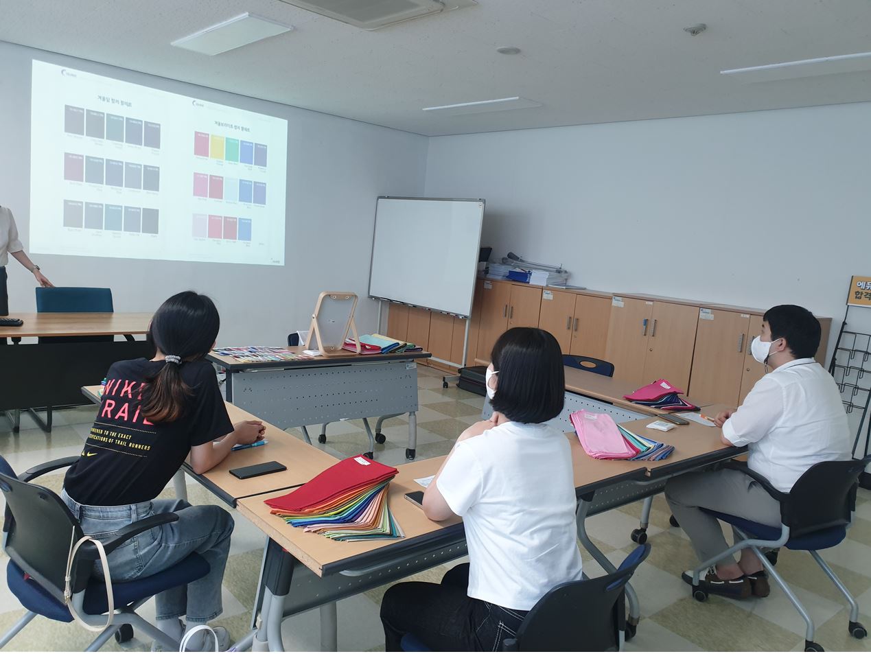 사진1 졸업생 대상 '퍼스널컬러 진단을 통한 면접 이미지 메이킹 및 상담' 프로그램 운영현황